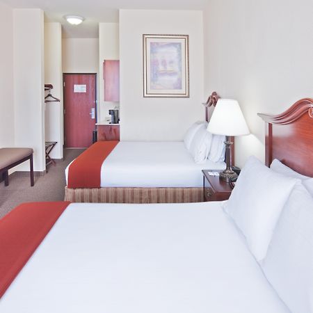 Holiday Inn Express Hotel & Suites Woodward Hwy 270 By Ihg Bagian luar foto