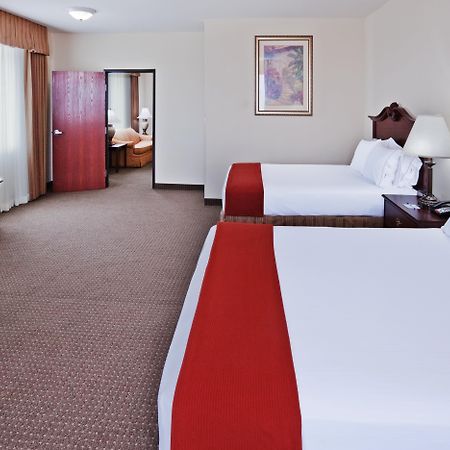Holiday Inn Express Hotel & Suites Woodward Hwy 270 By Ihg Bagian luar foto