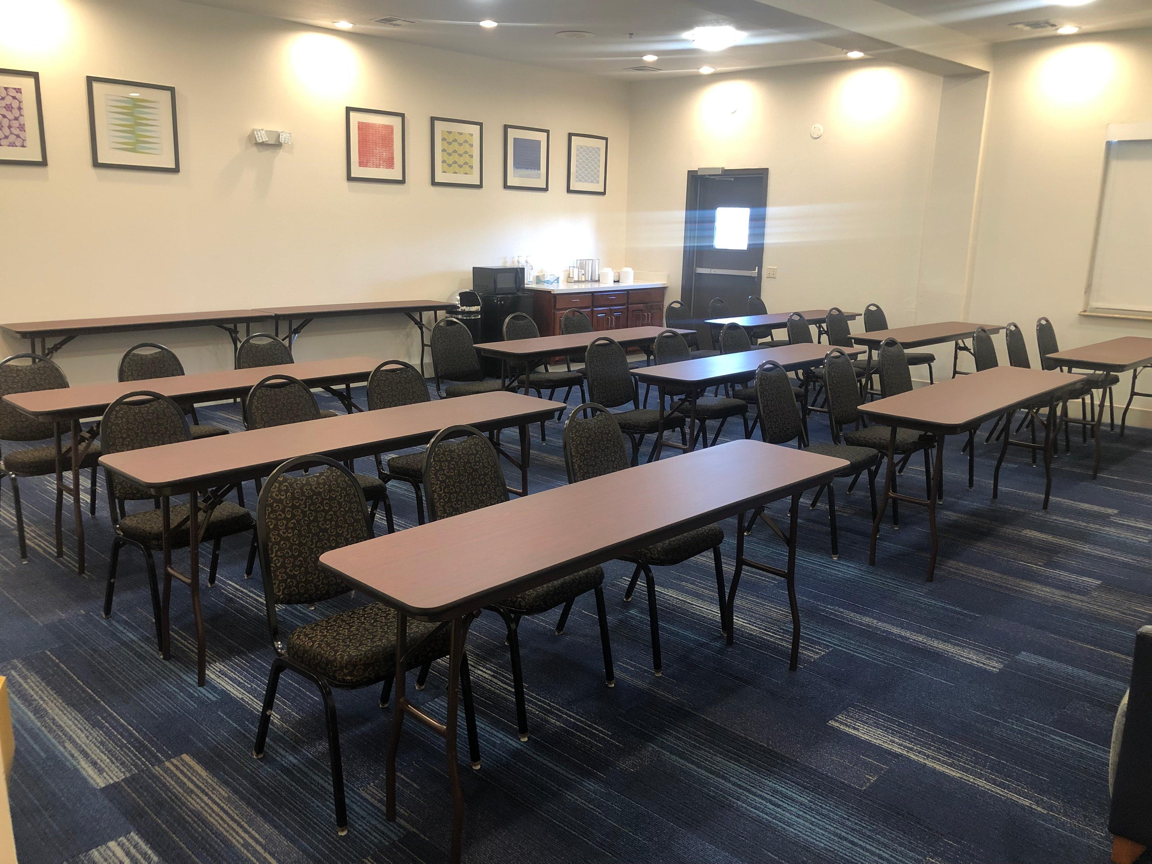 Holiday Inn Express Hotel & Suites Woodward Hwy 270 By Ihg Bagian luar foto