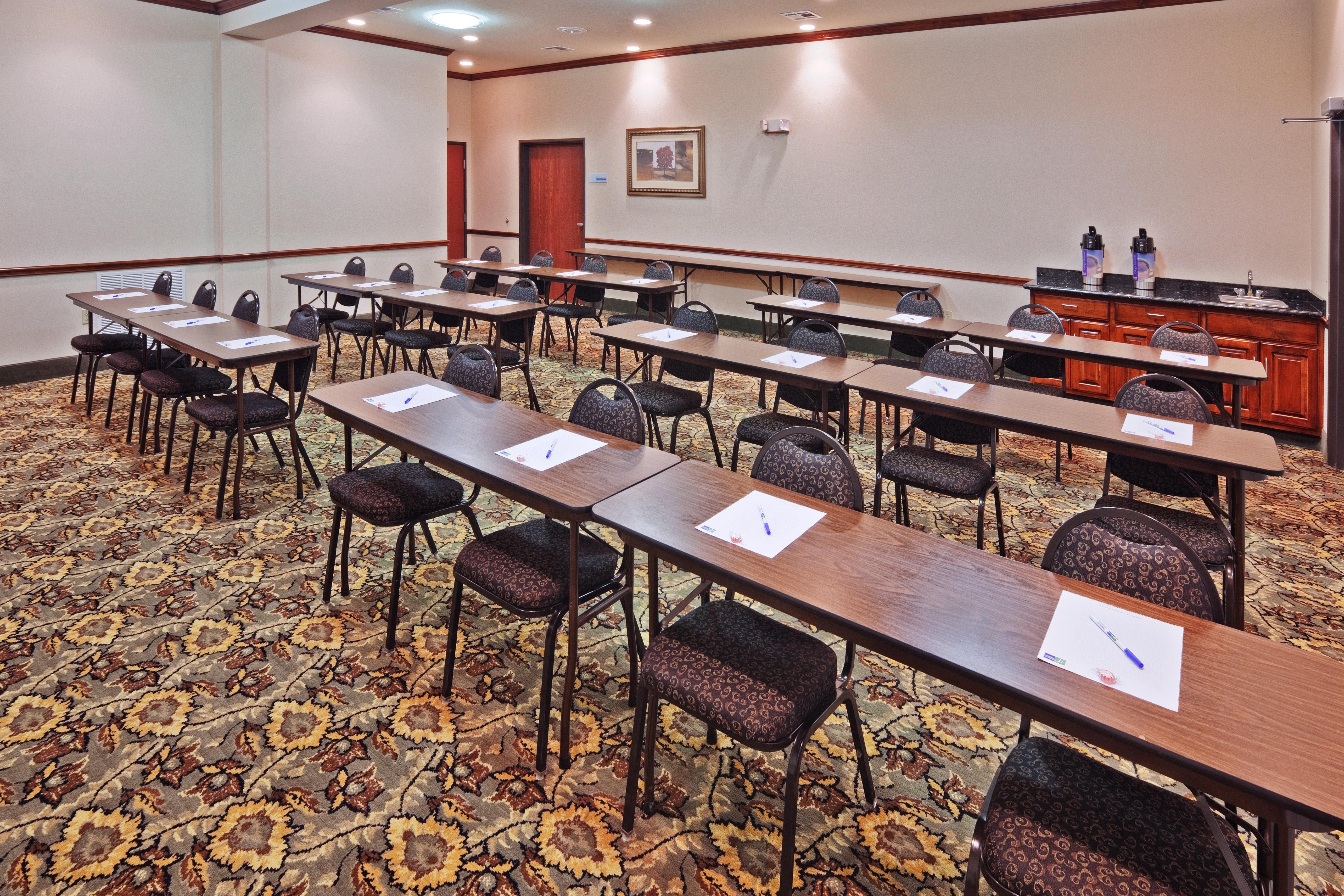 Holiday Inn Express Hotel & Suites Woodward Hwy 270 By Ihg Bagian luar foto