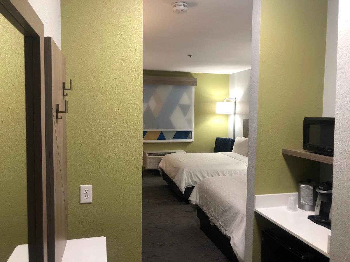 Holiday Inn Express Hotel & Suites Woodward Hwy 270 By Ihg Bagian luar foto