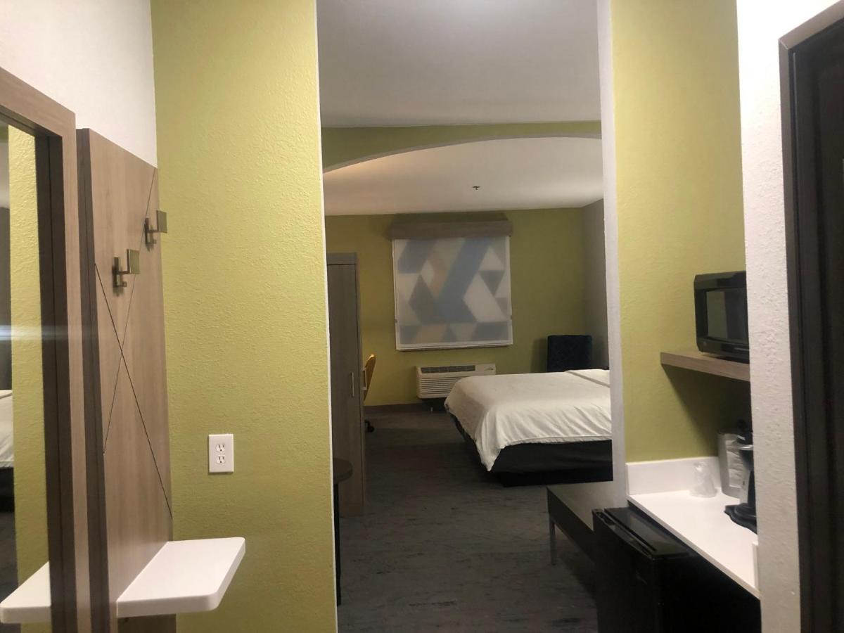 Holiday Inn Express Hotel & Suites Woodward Hwy 270 By Ihg Bagian luar foto