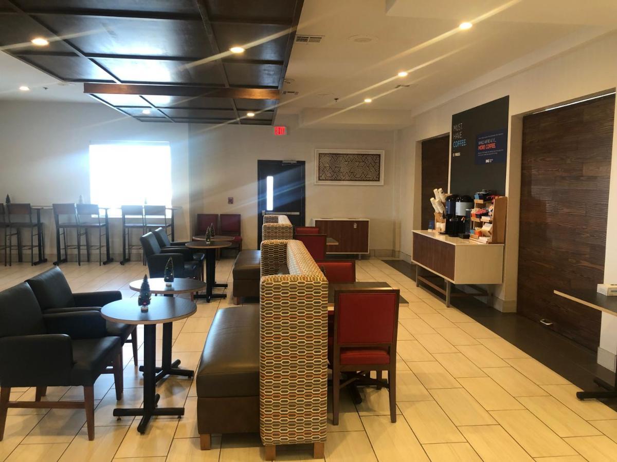 Holiday Inn Express Hotel & Suites Woodward Hwy 270 By Ihg Bagian luar foto