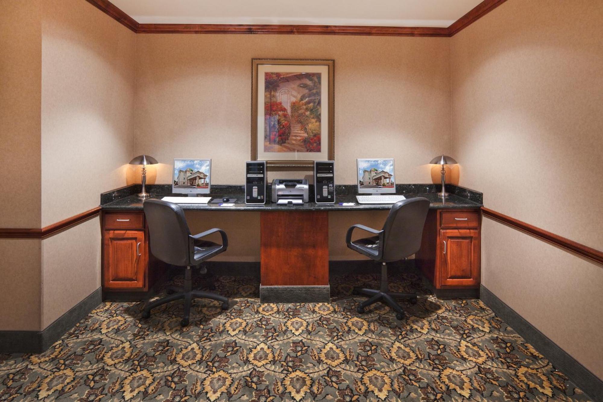 Holiday Inn Express Hotel & Suites Woodward Hwy 270 By Ihg Bagian luar foto